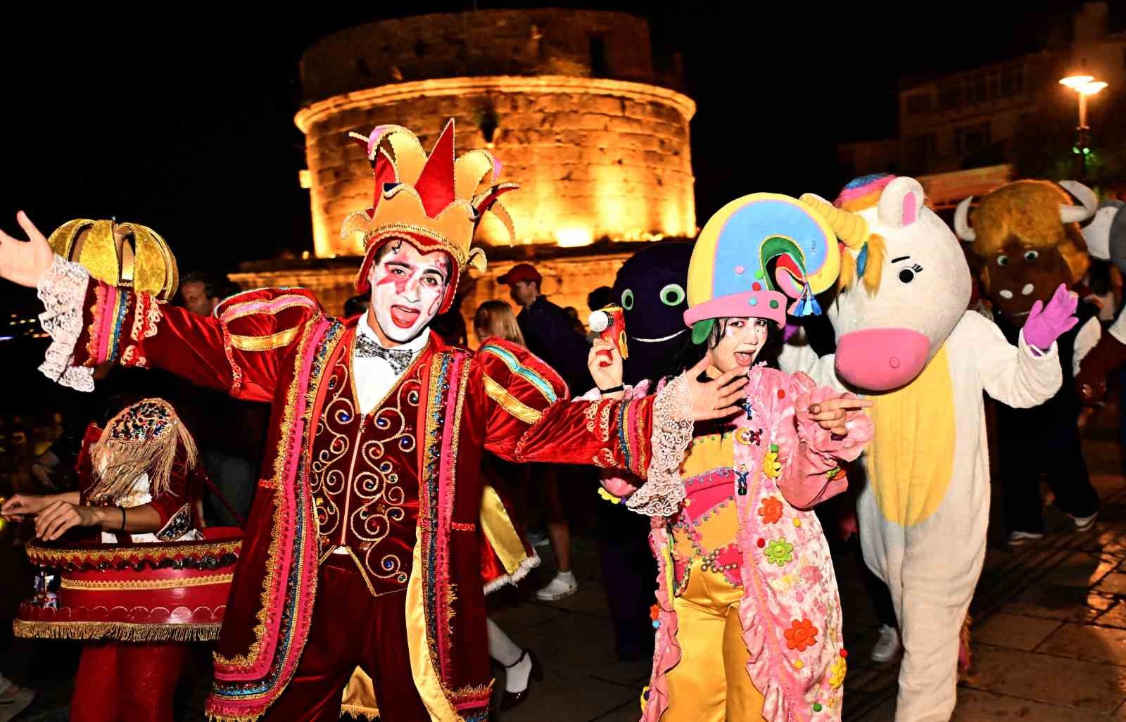 Kaleiçi’nde karnaval havası esti