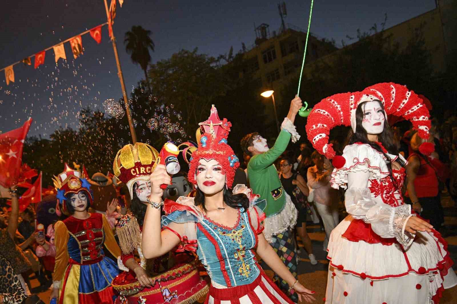 Kaleiçi’nde karnaval havası esti