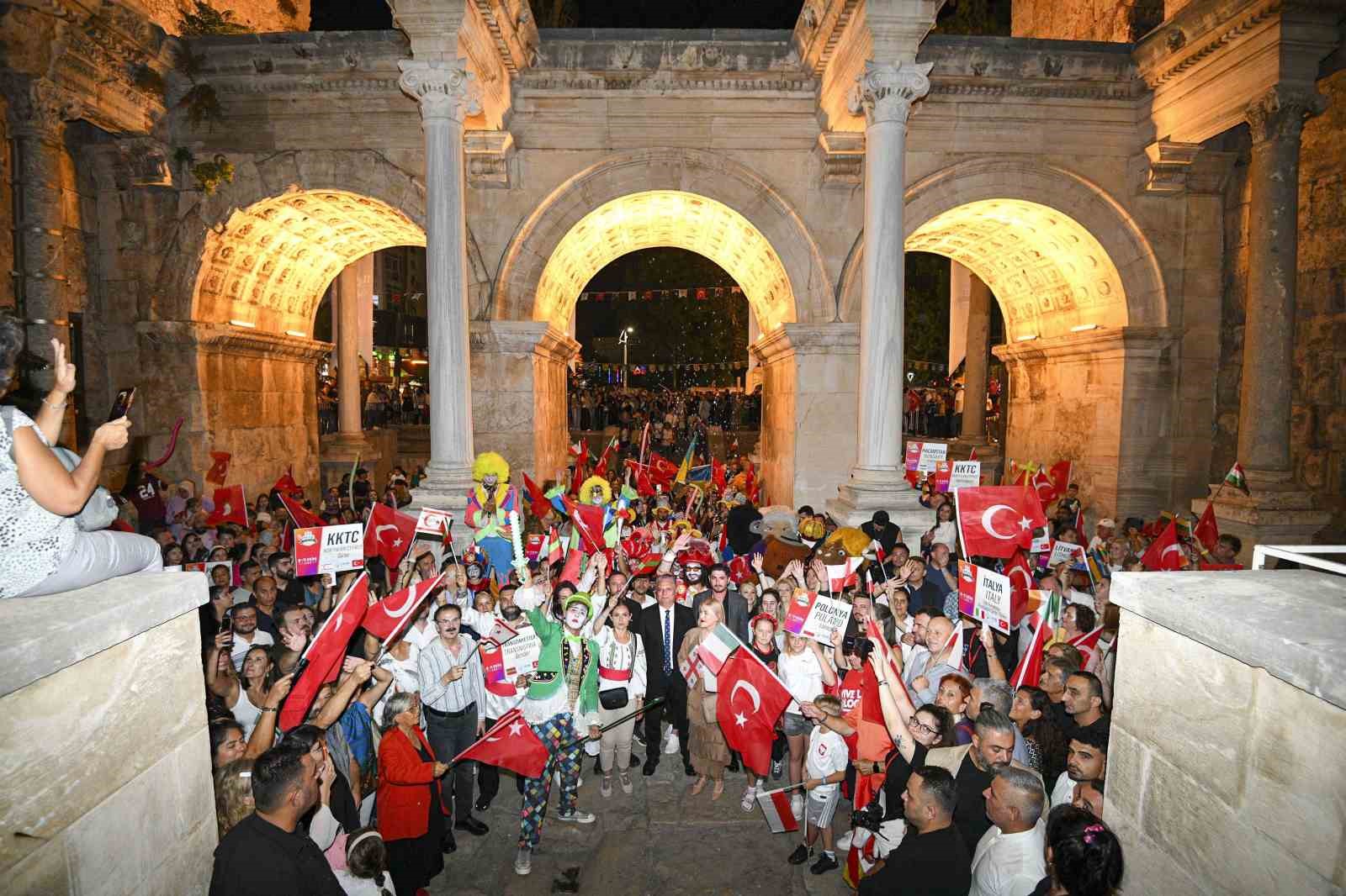Kaleiçi’nde karnaval havası esti