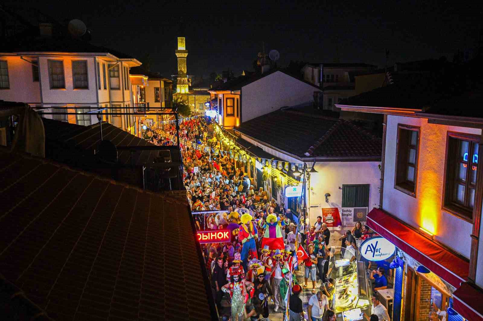 Kaleiçi’nde karnaval havası esti