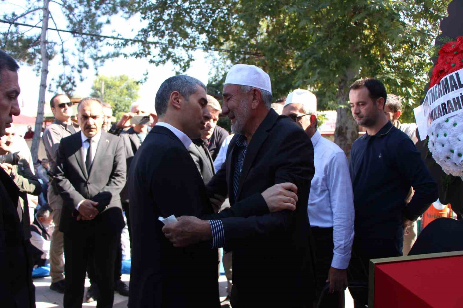 Hayatını kaybeden Afyonkarahisar Vali Yardımcısı İhsan Ayrancı, Amasya’da defnedildi