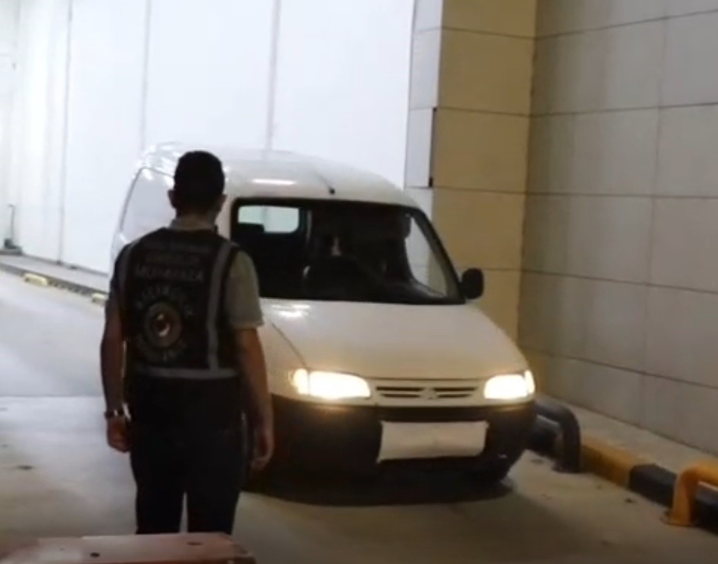 İpsala’da kamyonetin yolcu koltuğunun altından 17 bin 121 kapsül uyuşturucu çıktı