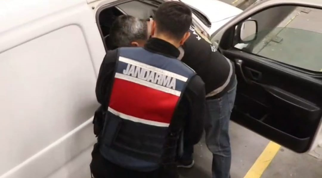 İpsala’da kamyonetin yolcu koltuğunun altından 17 bin 121 kapsül uyuşturucu çıktı