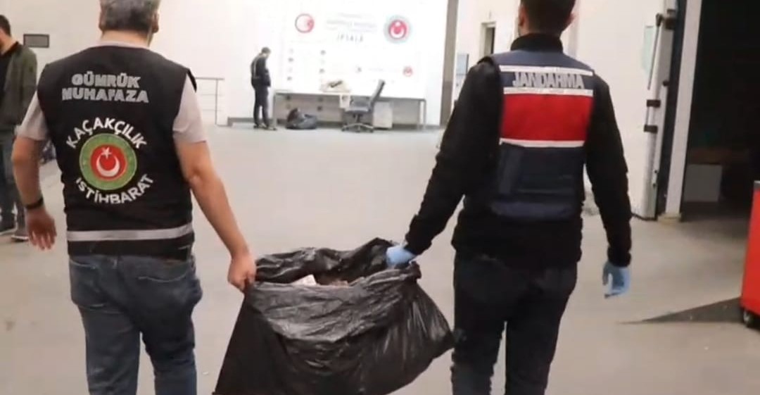 İpsala’da kamyonetin yolcu koltuğunun altından 17 bin 121 kapsül uyuşturucu çıktı