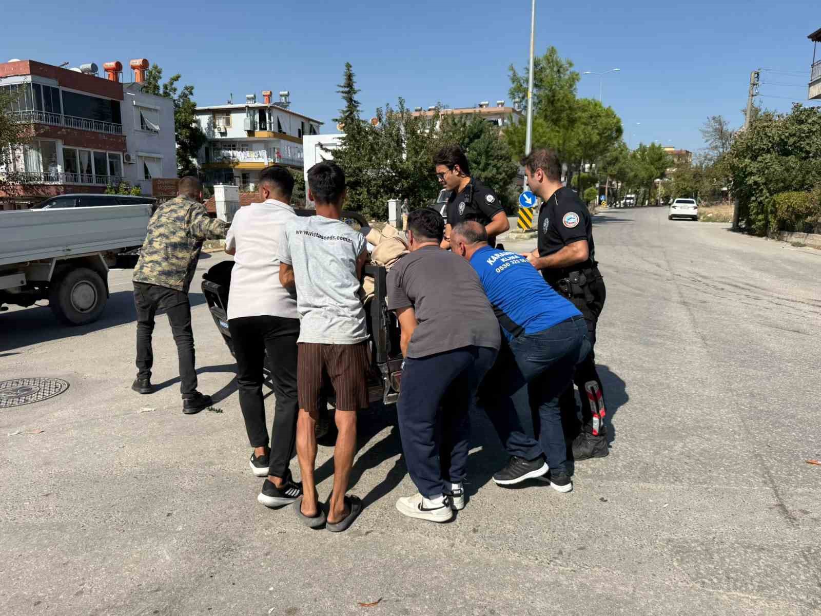 Antalya’da otomobil ile üç tekerlekli bisiklet çarpıştı: 2 yaralı