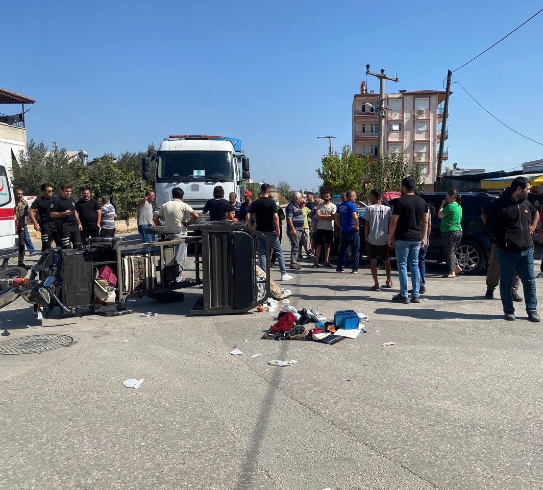 Antalya’da otomobil ile üç tekerlekli bisiklet çarpıştı: 2 yaralı