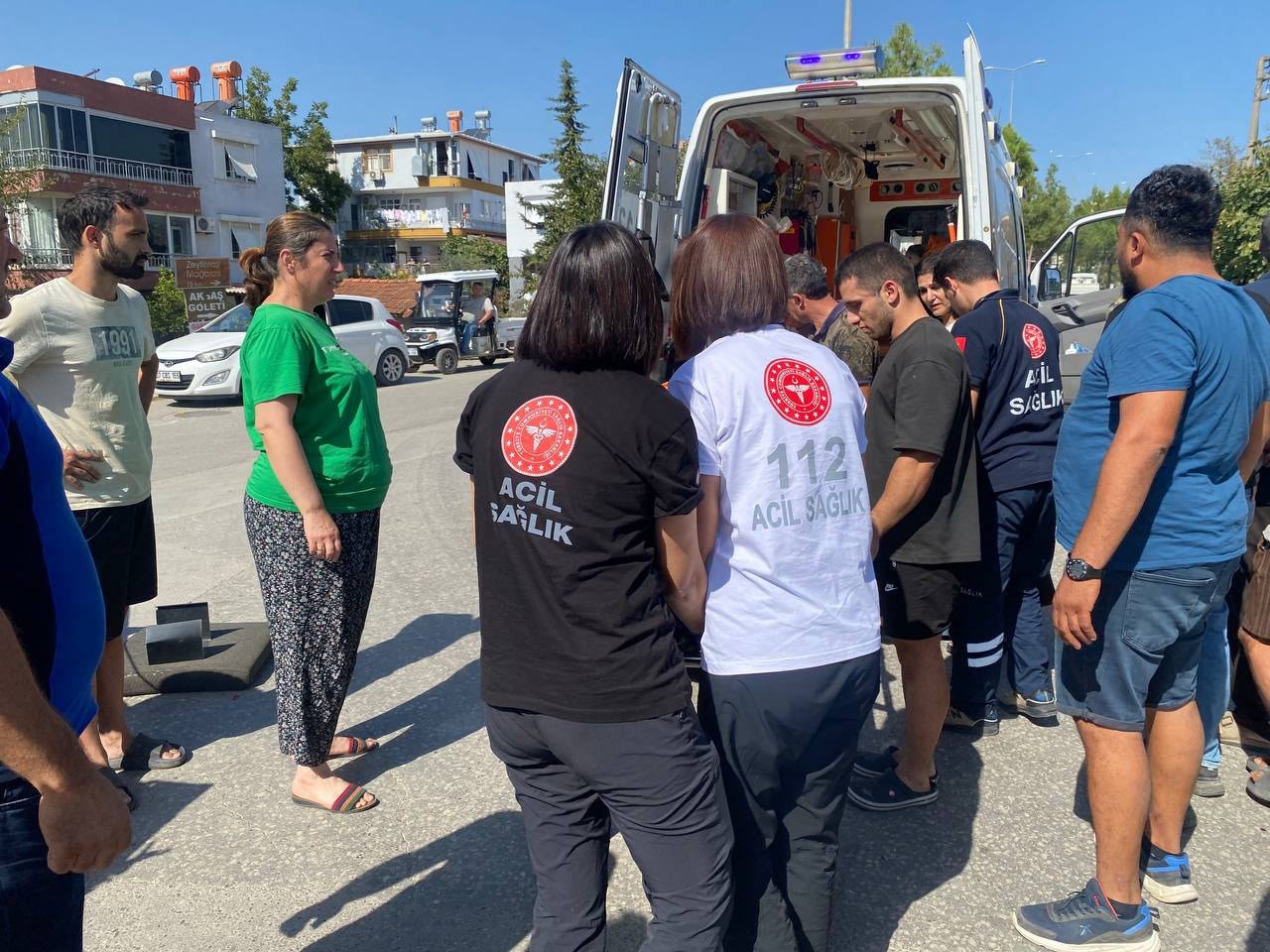 Antalya’da otomobil ile üç tekerlekli bisiklet çarpıştı: 2 yaralı