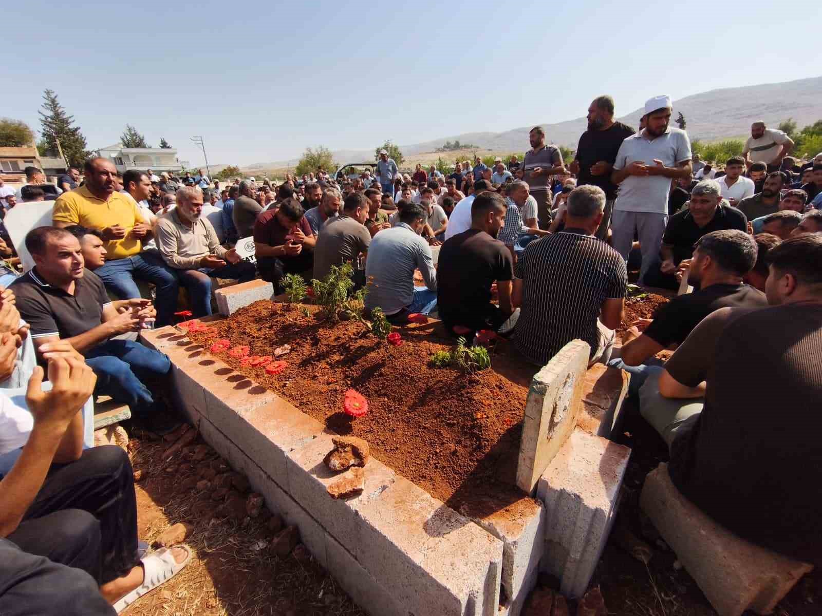 Eşi 3. çocuklarına hamile olan genç adamın günler sonra bulunan naaşı, kendisiyle birlikte can veren kardeşinin yanına defnedildi