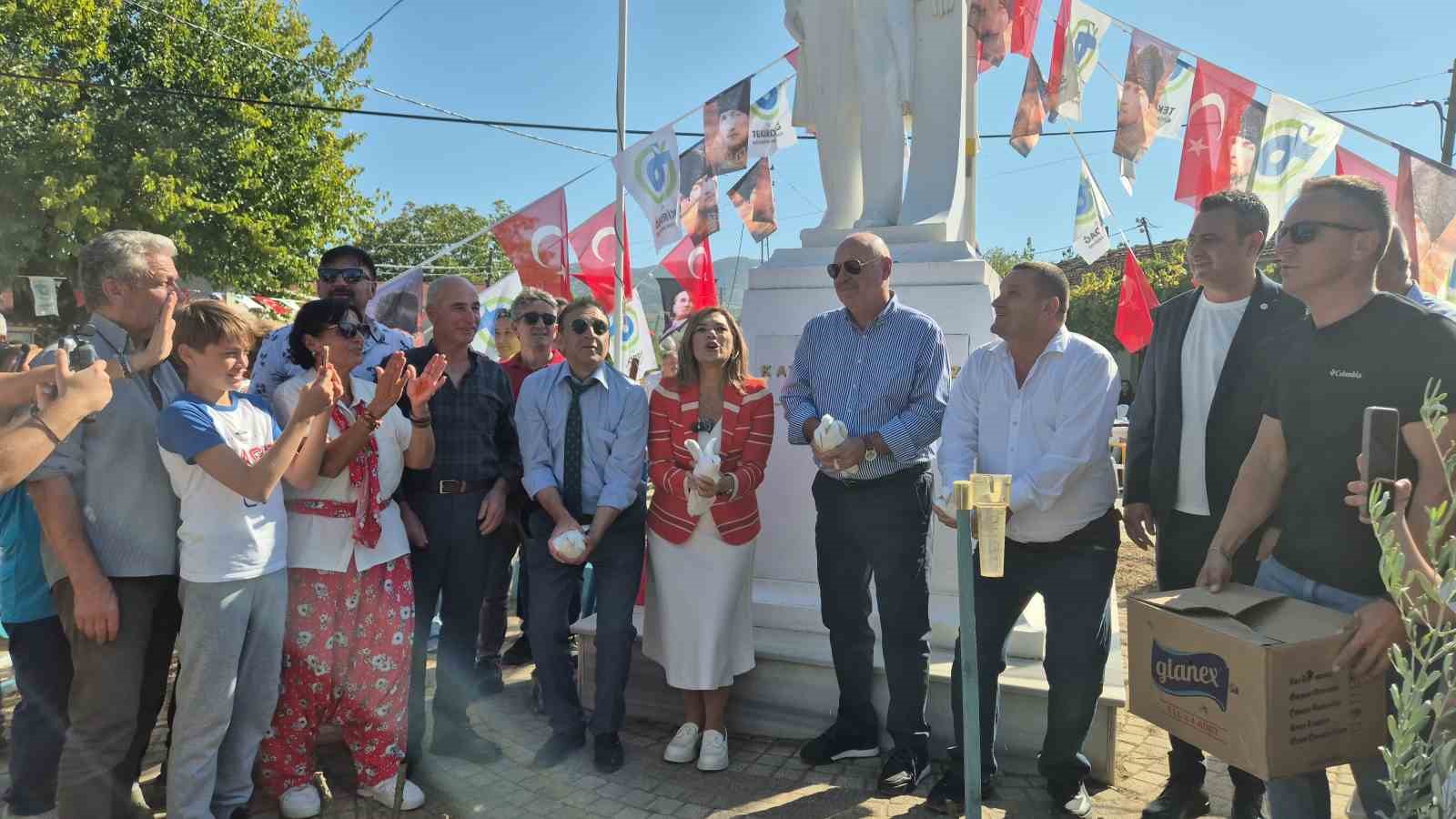 Türk ve Yunan mübadil torunları aynı sofrada buluştu