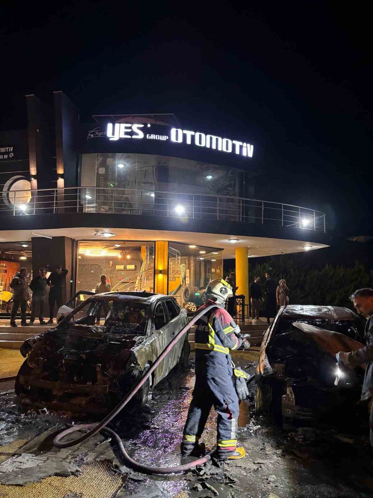 Kuşadası’nda oto galeri kundaklandı