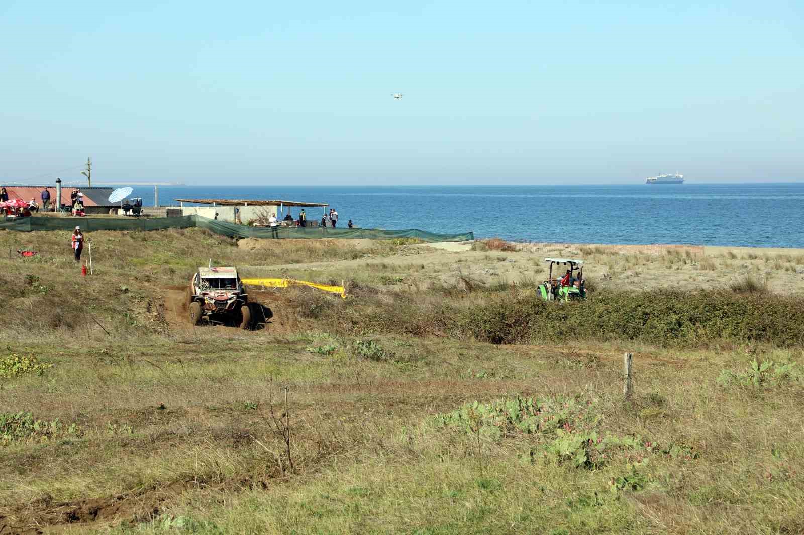 Deniz kenarında off-road heyecanı