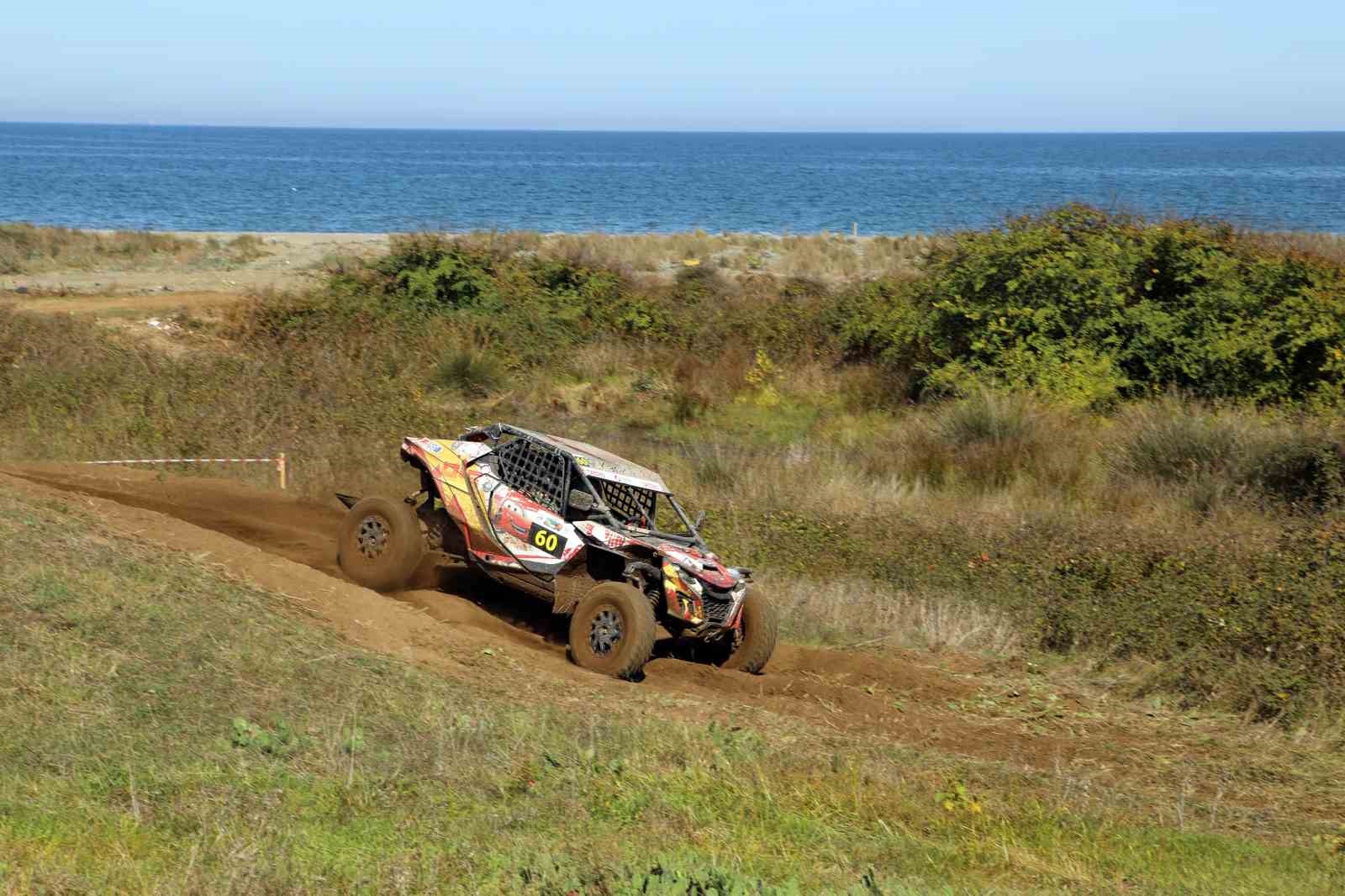 Deniz kenarında off-road heyecanı