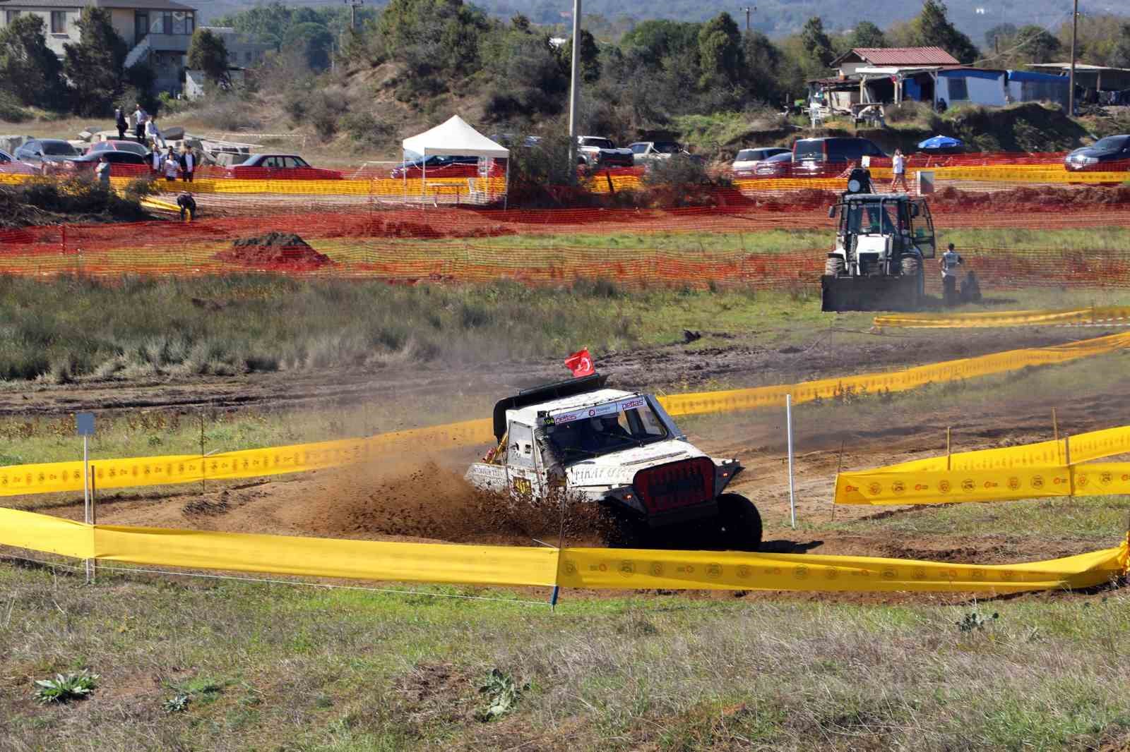 Deniz kenarında off-road heyecanı