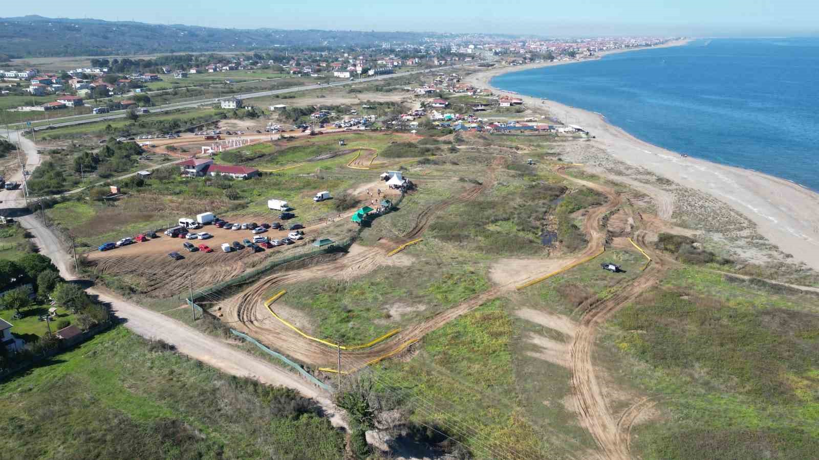 Deniz kenarında off-road heyecanı