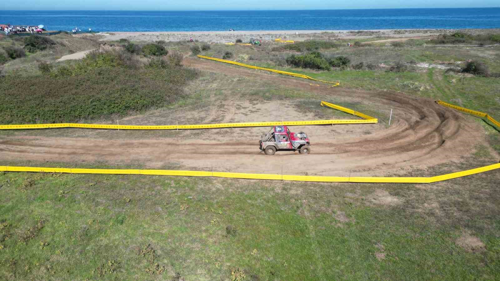 Deniz kenarında off-road heyecanı