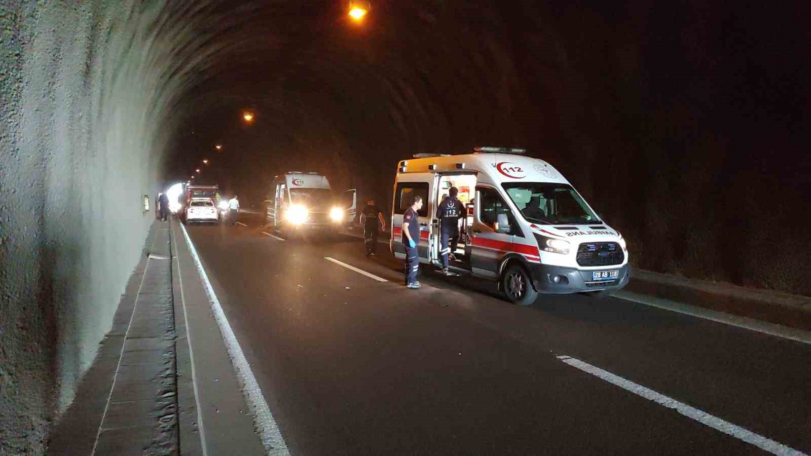 Eynesil tünelinde trafik kazası: 3 yaralı