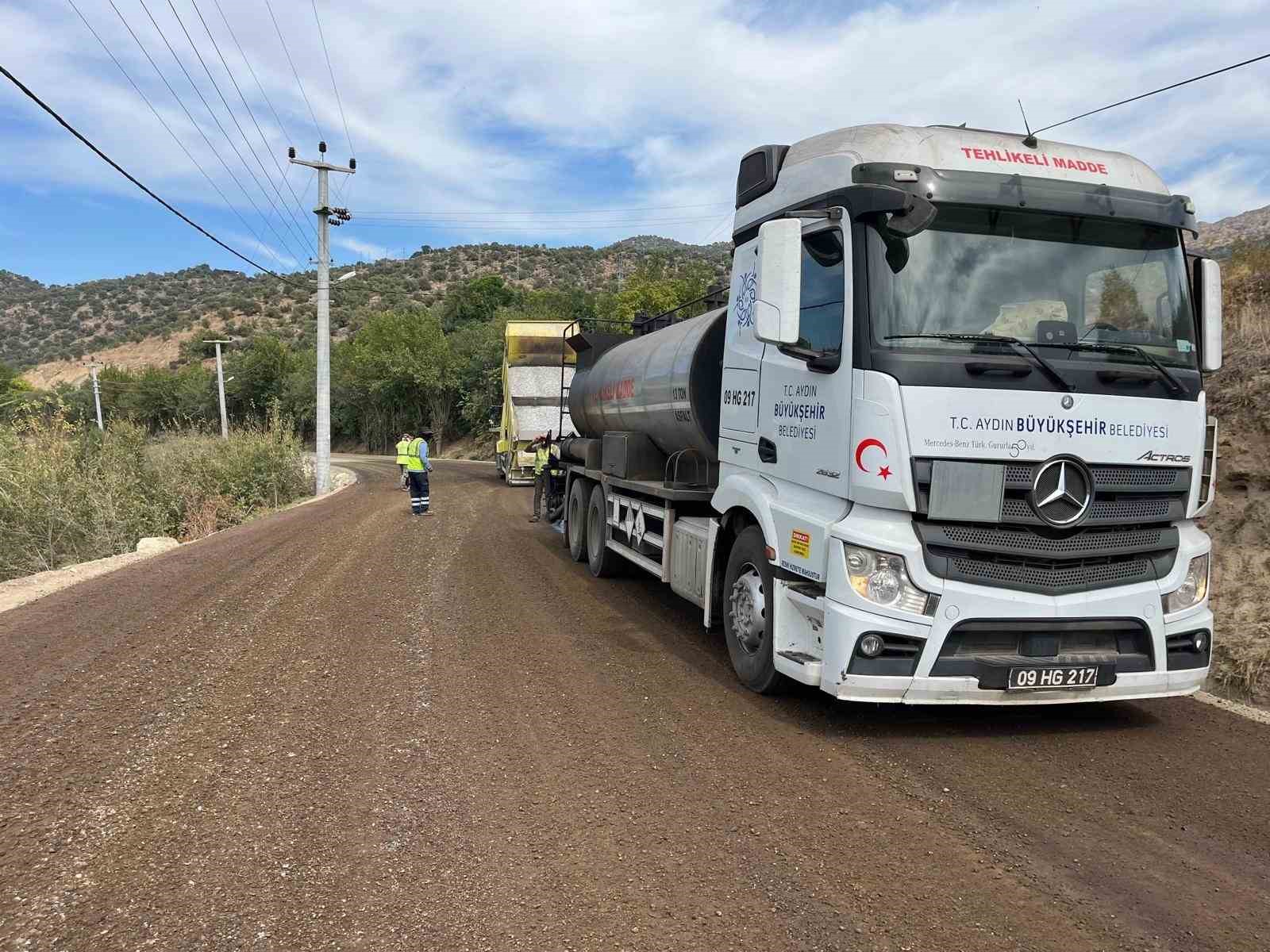 Aydın Büyükşehir’in yol çalışmaları sürüyor