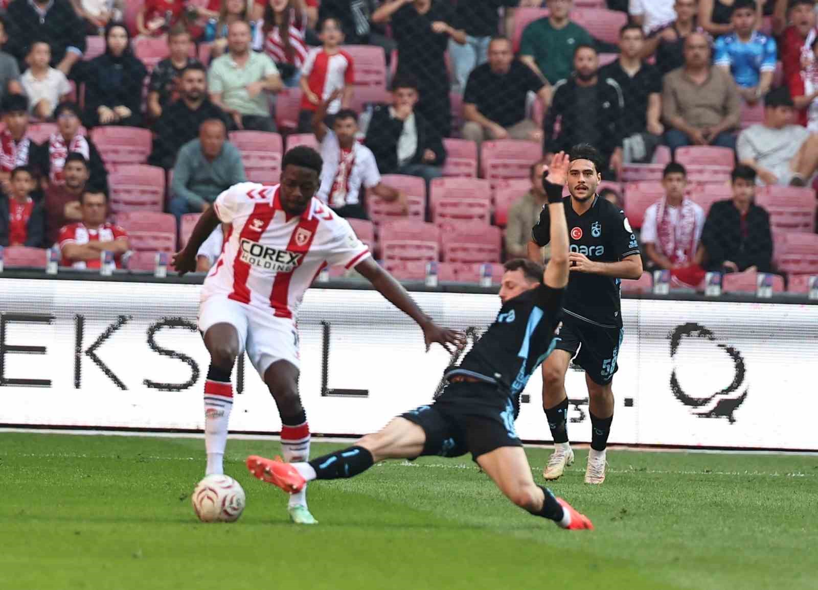 Trendyol Süper Lig: Samsunspor: 0 - Trabzonspor: 3 (İlk yarı)
