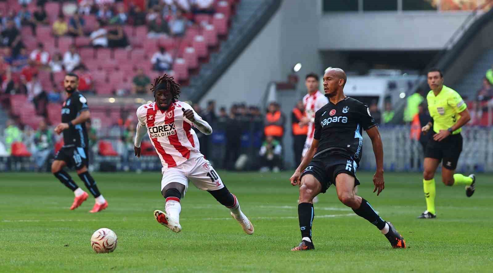 Trendyol Süper Lig: Samsunspor: 0 - Trabzonspor: 3 (İlk yarı)