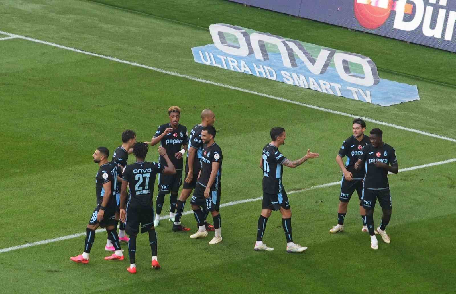 Trendyol Süper Lig: Samsunspor: 0 - Trabzonspor: 3 (İlk yarı)