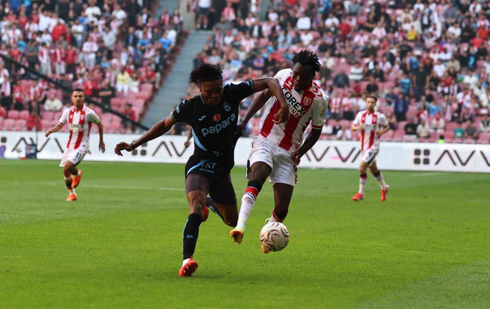 Trendyol Süper Lig: Samsunspor: 0 - Trabzonspor: 3 (İlk yarı)