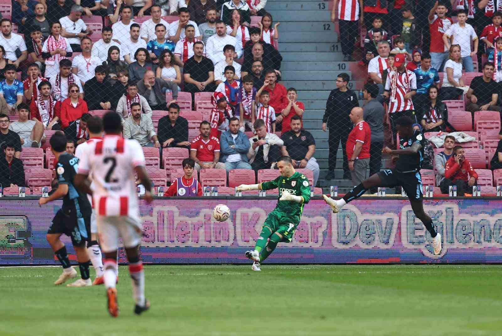 Trendyol Süper Lig: Samsunspor: 0 - Trabzonspor: 3 (İlk yarı)
