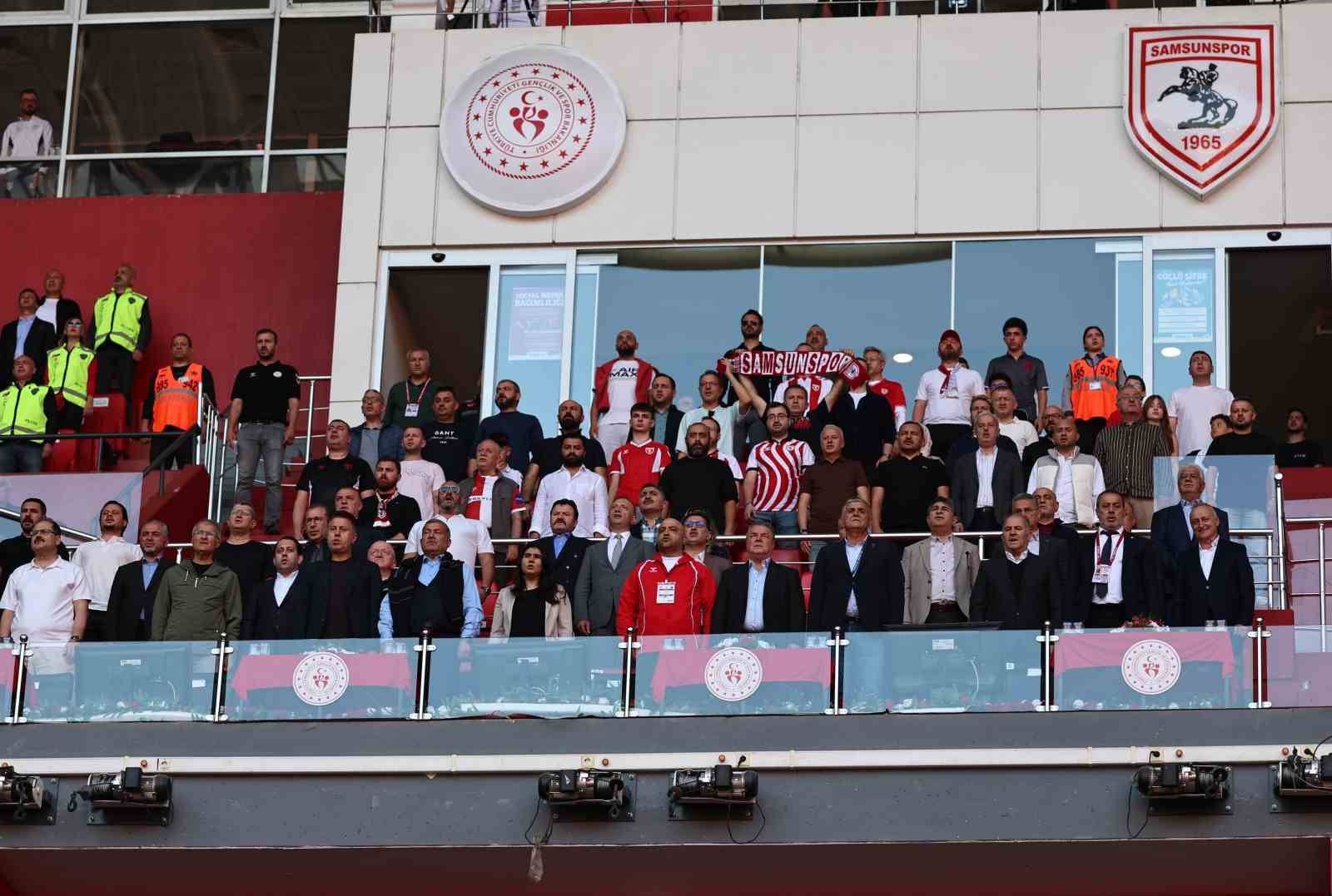 Trendyol Süper Lig: Samsunspor: 0 - Trabzonspor: 3 (İlk yarı)