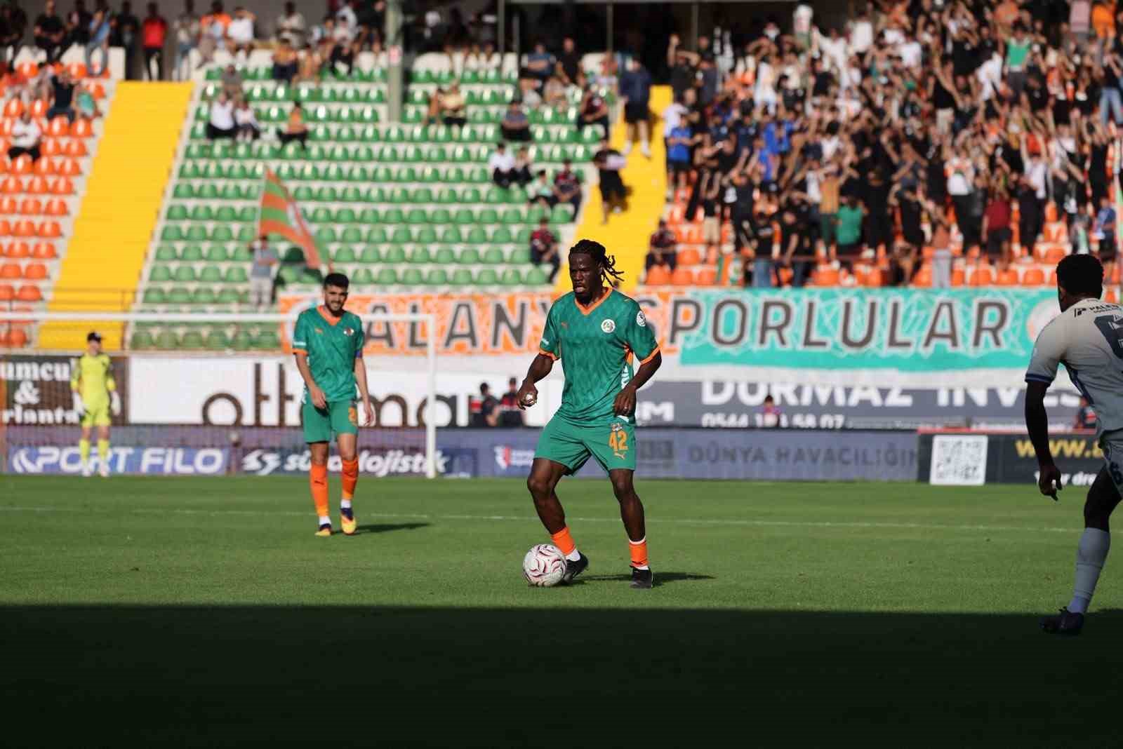 Trendyol Süper Lig: Corendon Alanyaspor: 0 - Erzurumspor FK: 0 (İlk yarı)