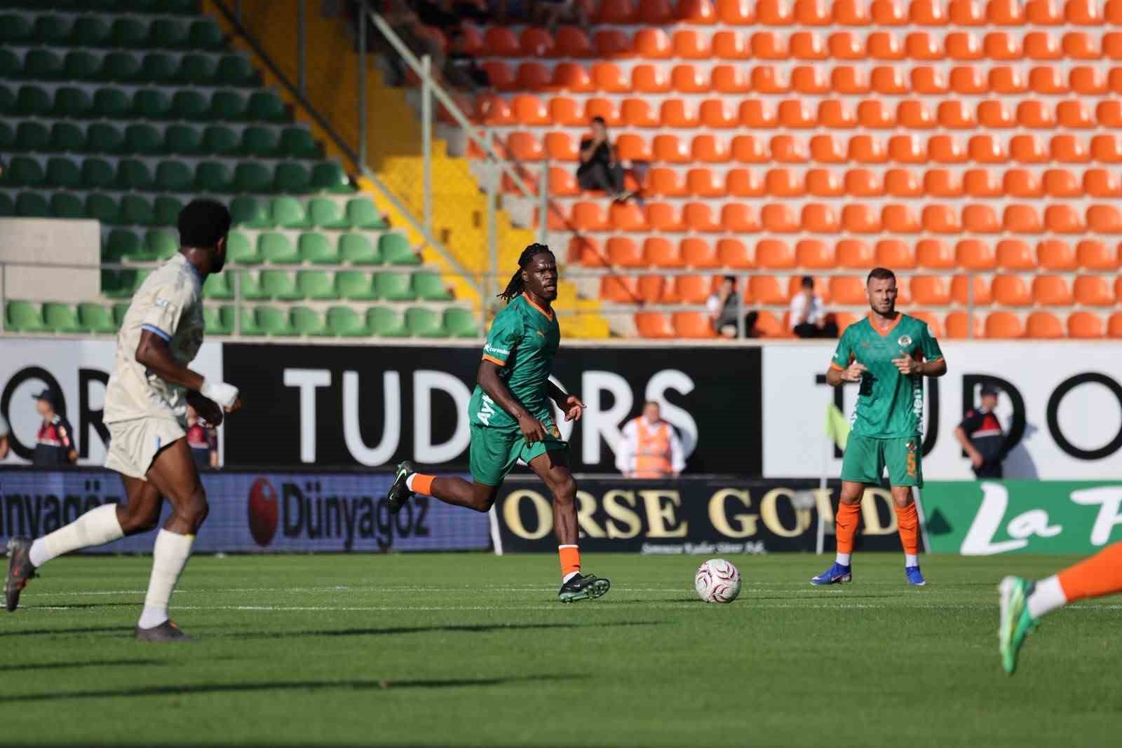 Trendyol Süper Lig: Corendon Alanyaspor: 0 - Erzurumspor FK: 0 (İlk yarı)