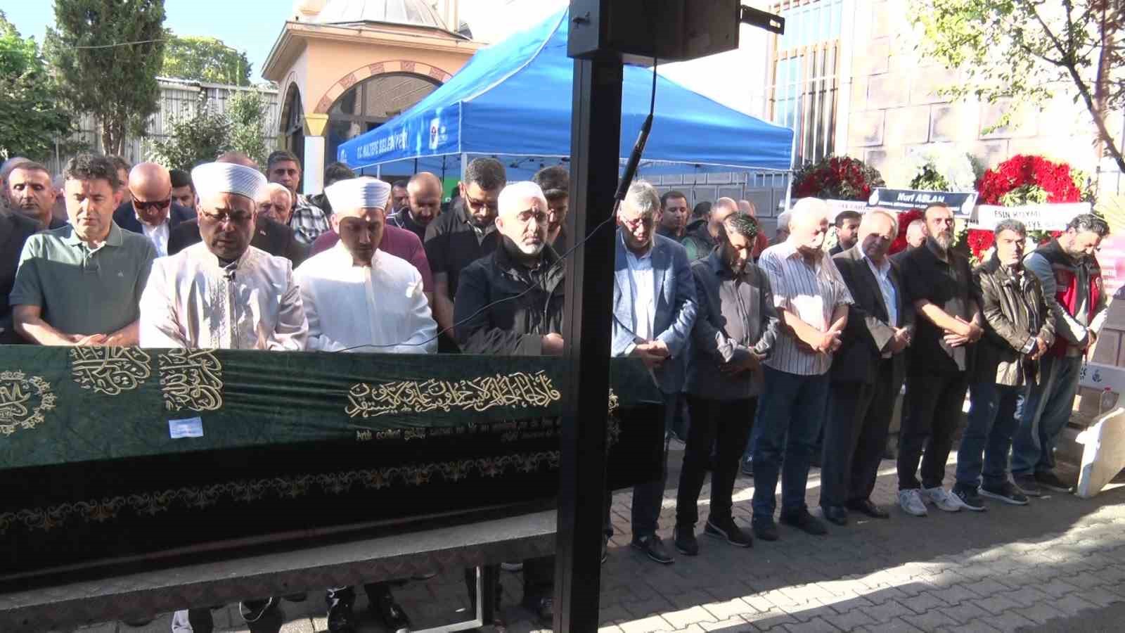 Maltepe’de çöken binada hayatını kaybeden Hüseyin Özkurt son yolculuğuna uğurlandı