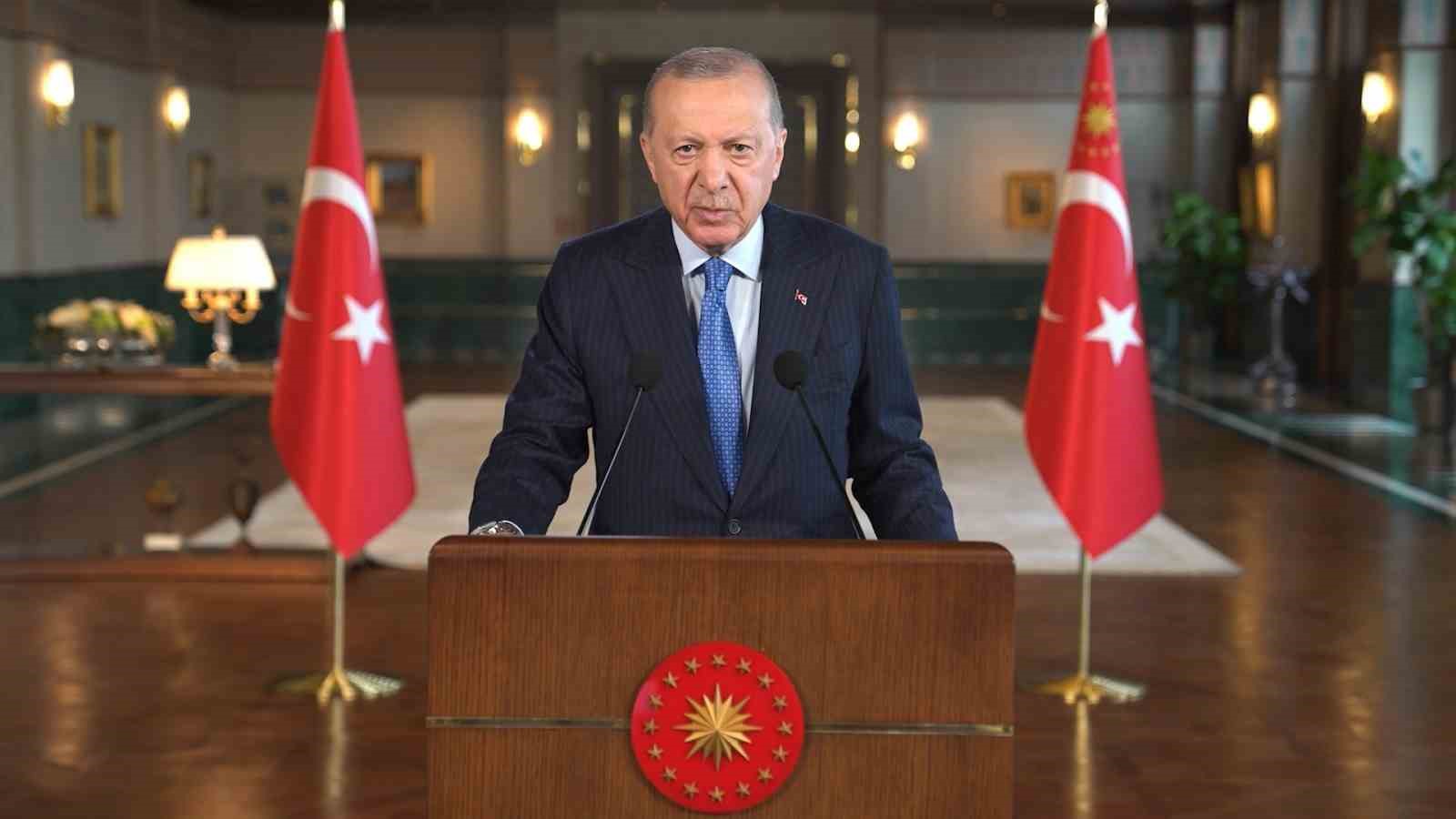 Cumhurbaşkanı Erdoğan: "Gurbeti, ikinci vatan eyleyen kardeşlerimiz için yüksek bir şuurla çalışan tüm sivil toplum kuruluşlarımıza şükranlarımı iletiyorum"