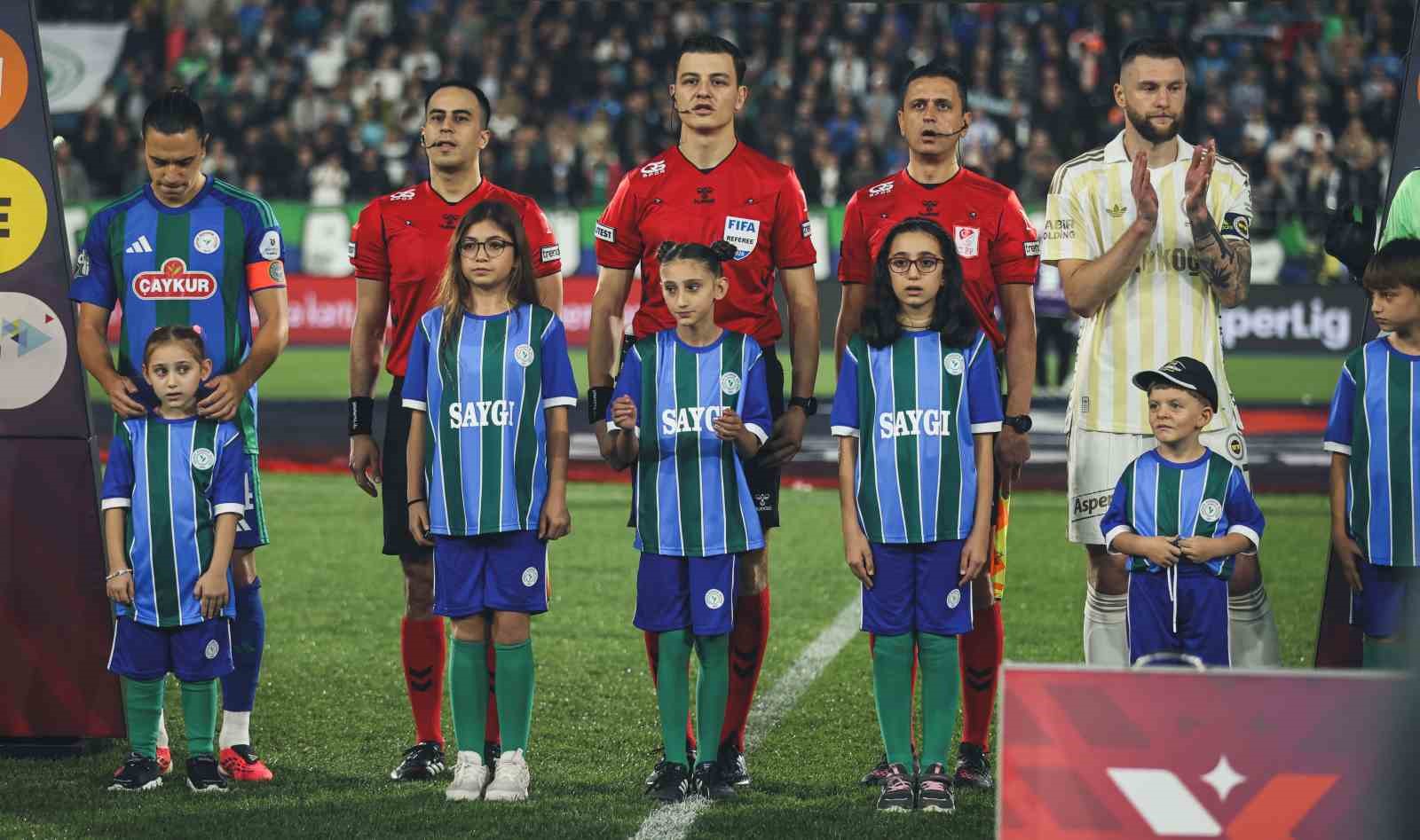 Trendyol Süper Lig: Çaykur Rizespor: 0 - Fenerbahçe: 1 (Maç devam ediyor)