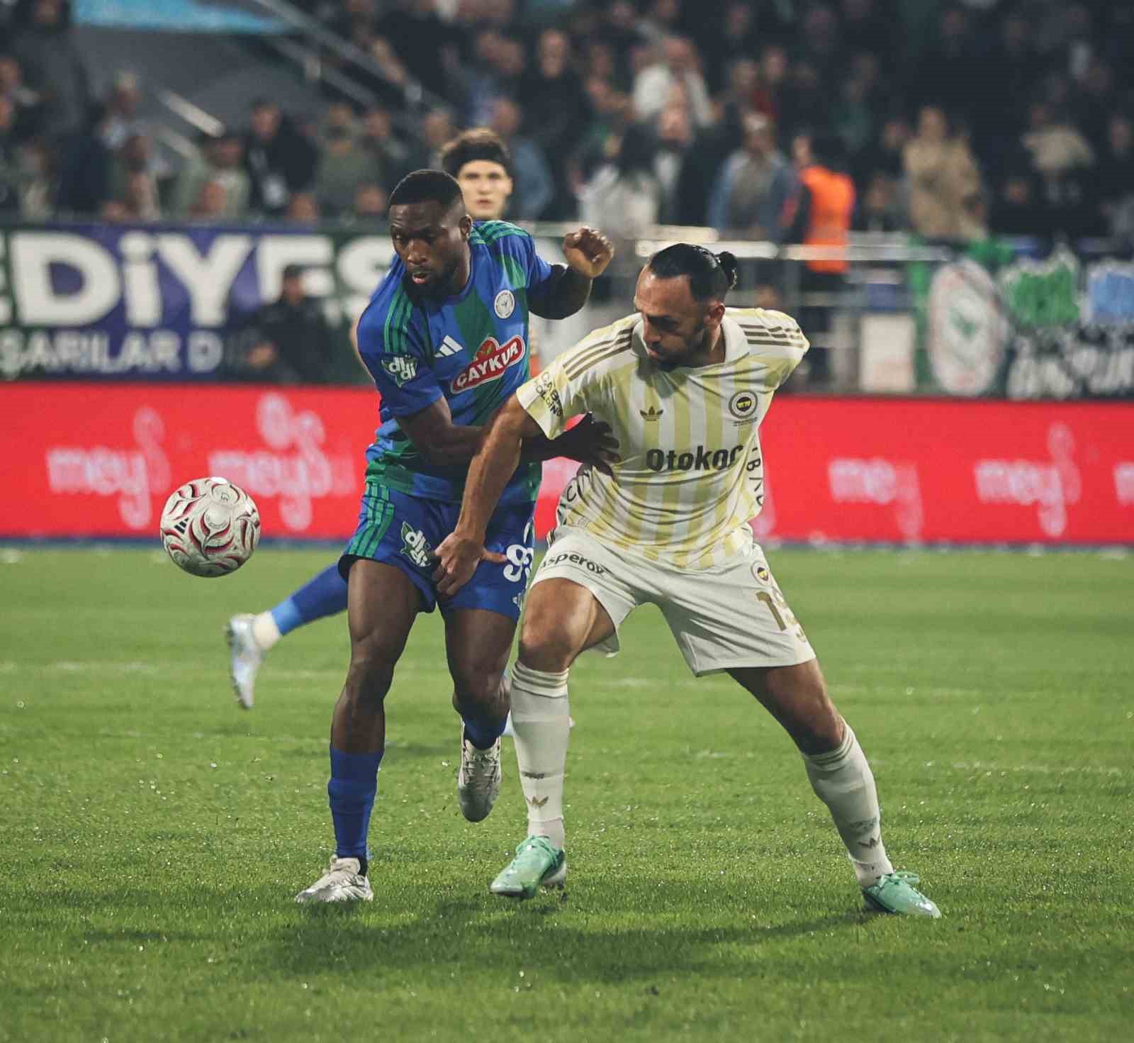 Trendyol Süper Lig: Çaykur Rizespor: 0 - Fenerbahçe: 1 (Maç devam ediyor)