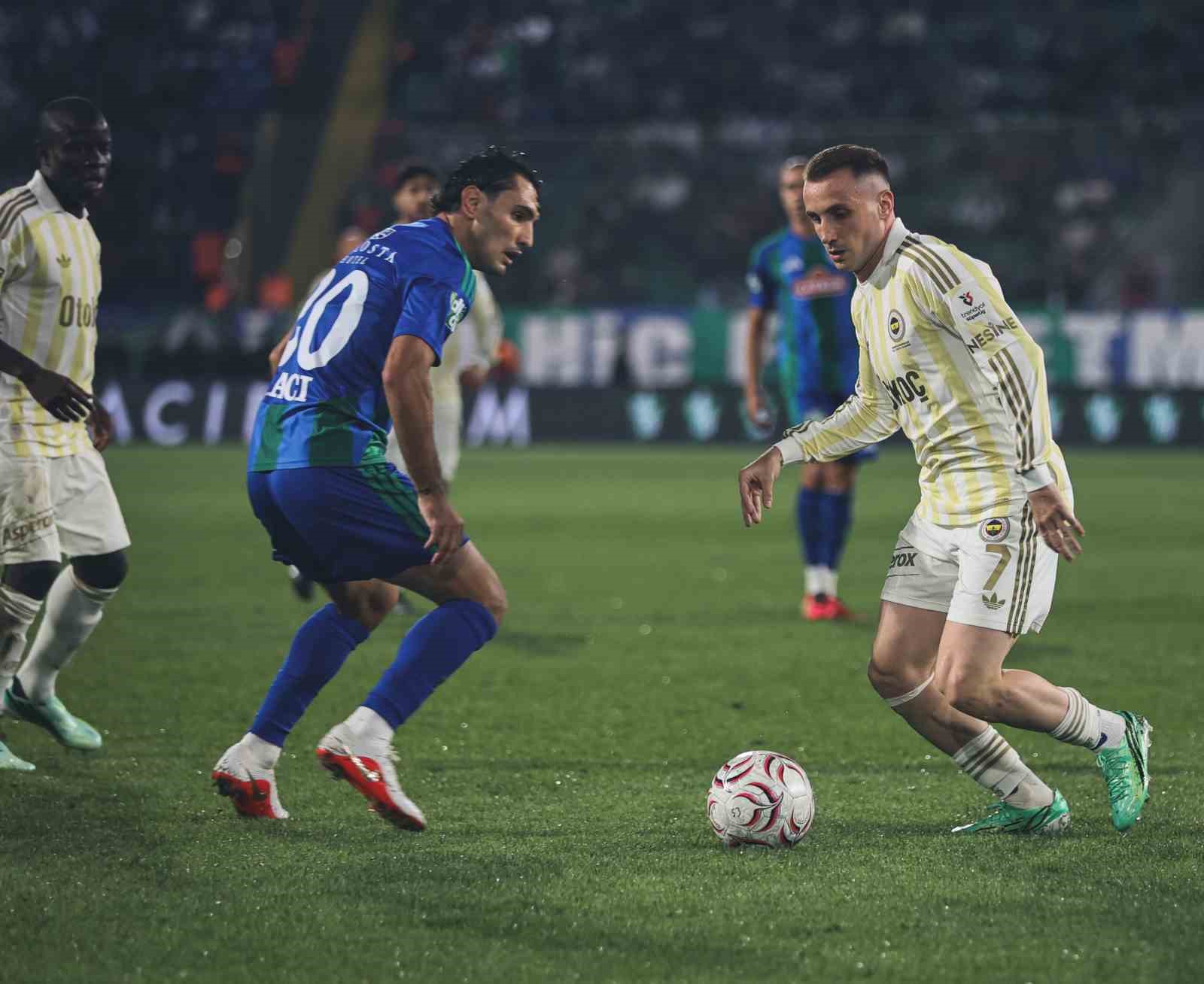 Trendyol Süper Lig: Çaykur Rizespor: 0 - Fenerbahçe: 1 (Maç devam ediyor)