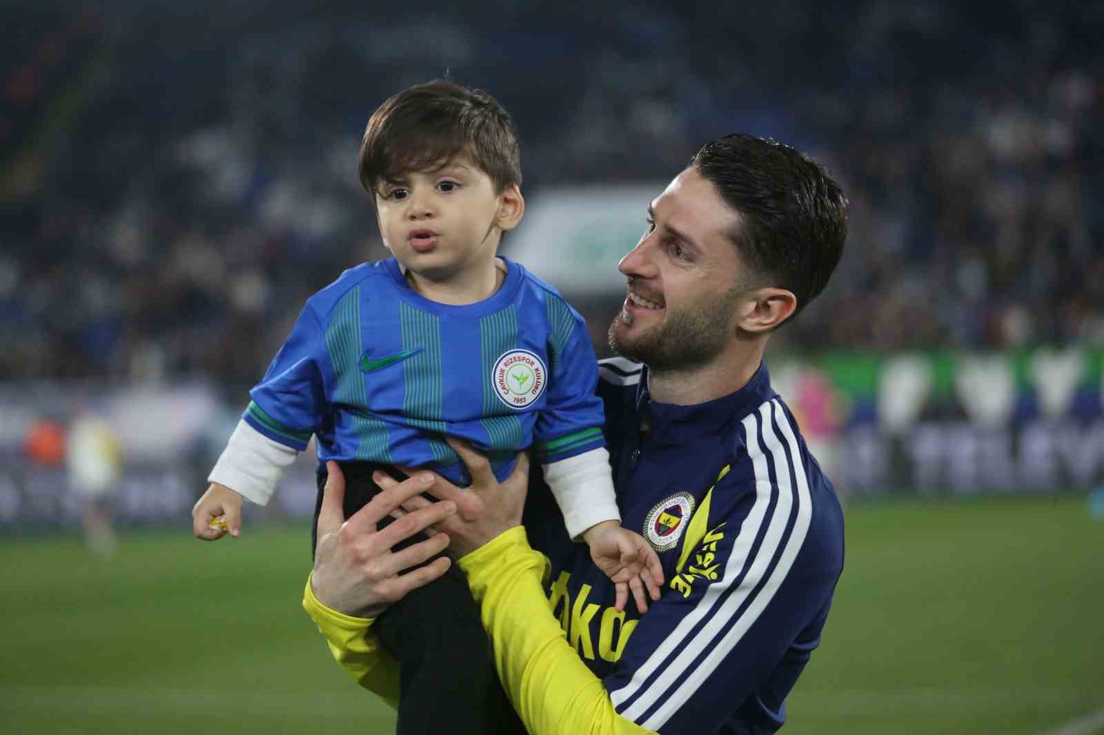 Trendyol Süper Lig: Çaykur Rizespor: 0 - Fenerbahçe: 1 (Maç devam ediyor)