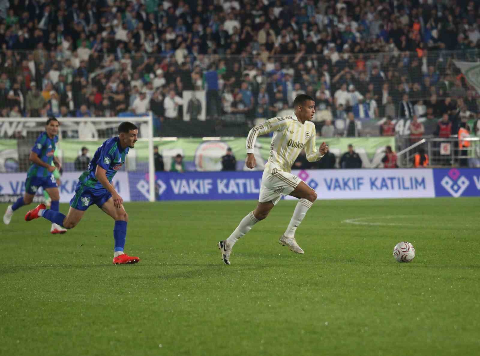 Trendyol Süper Lig: Çaykur Rizespor: 0 - Fenerbahçe: 1 (Maç devam ediyor)