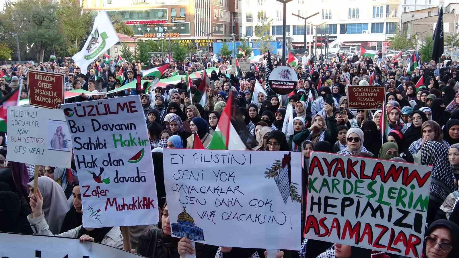 Van’da binlerce kişi Filistin için yürüdü