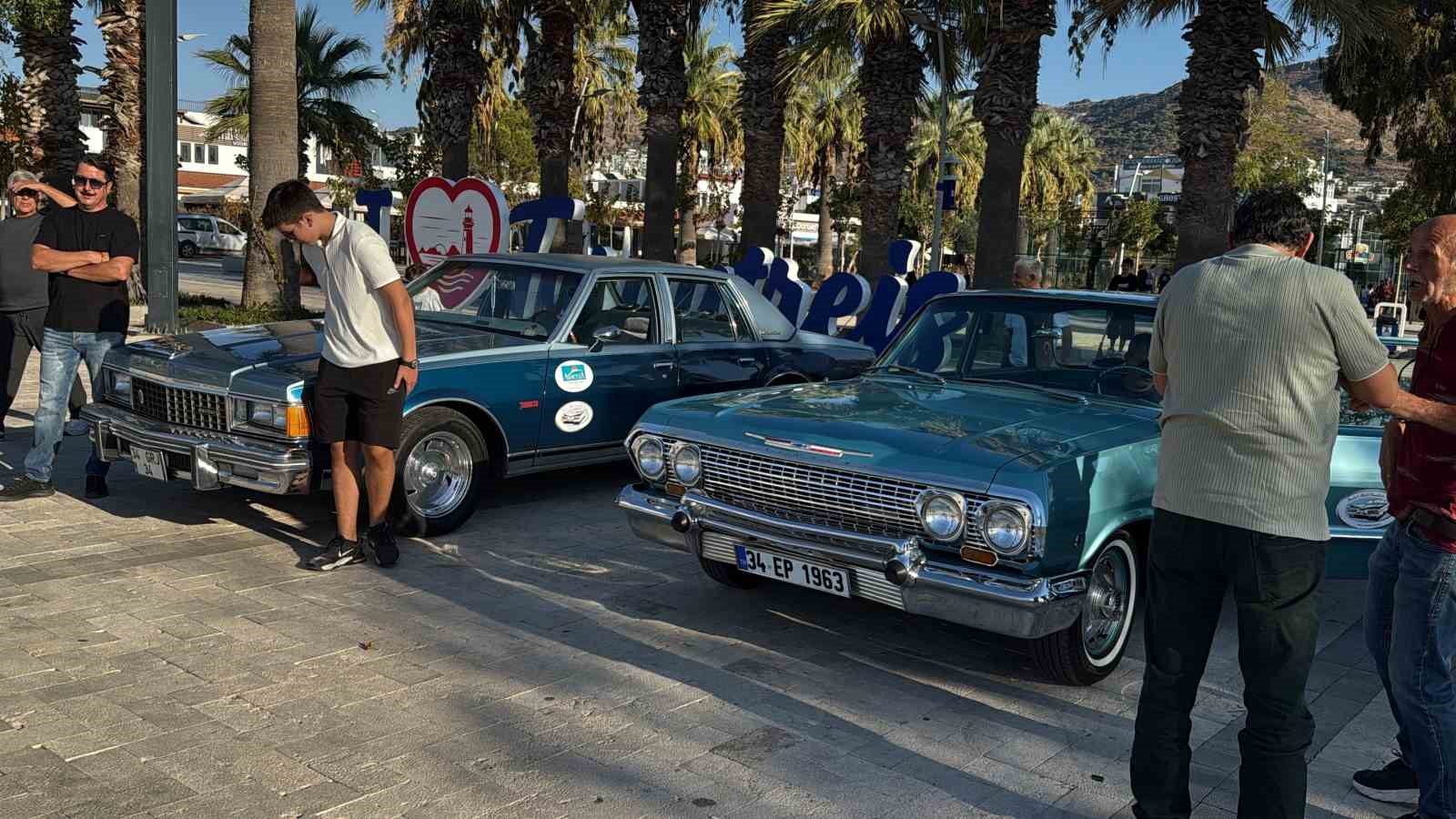 Bodrum’da klasik otomobiller nostalji rüzgarı estirdi