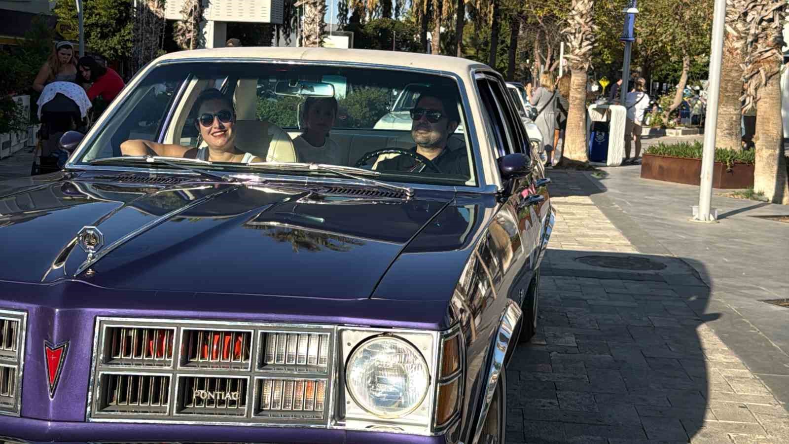 Bodrum’da klasik otomobiller nostalji rüzgarı estirdi