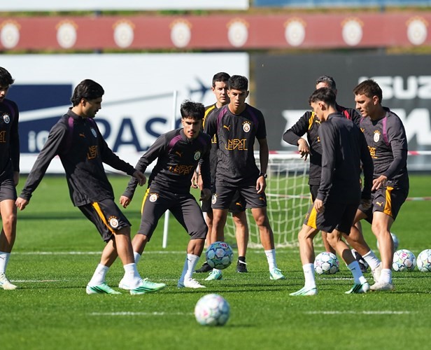 Galatasaray, Barcelona maçı hazırlıklarına başladı