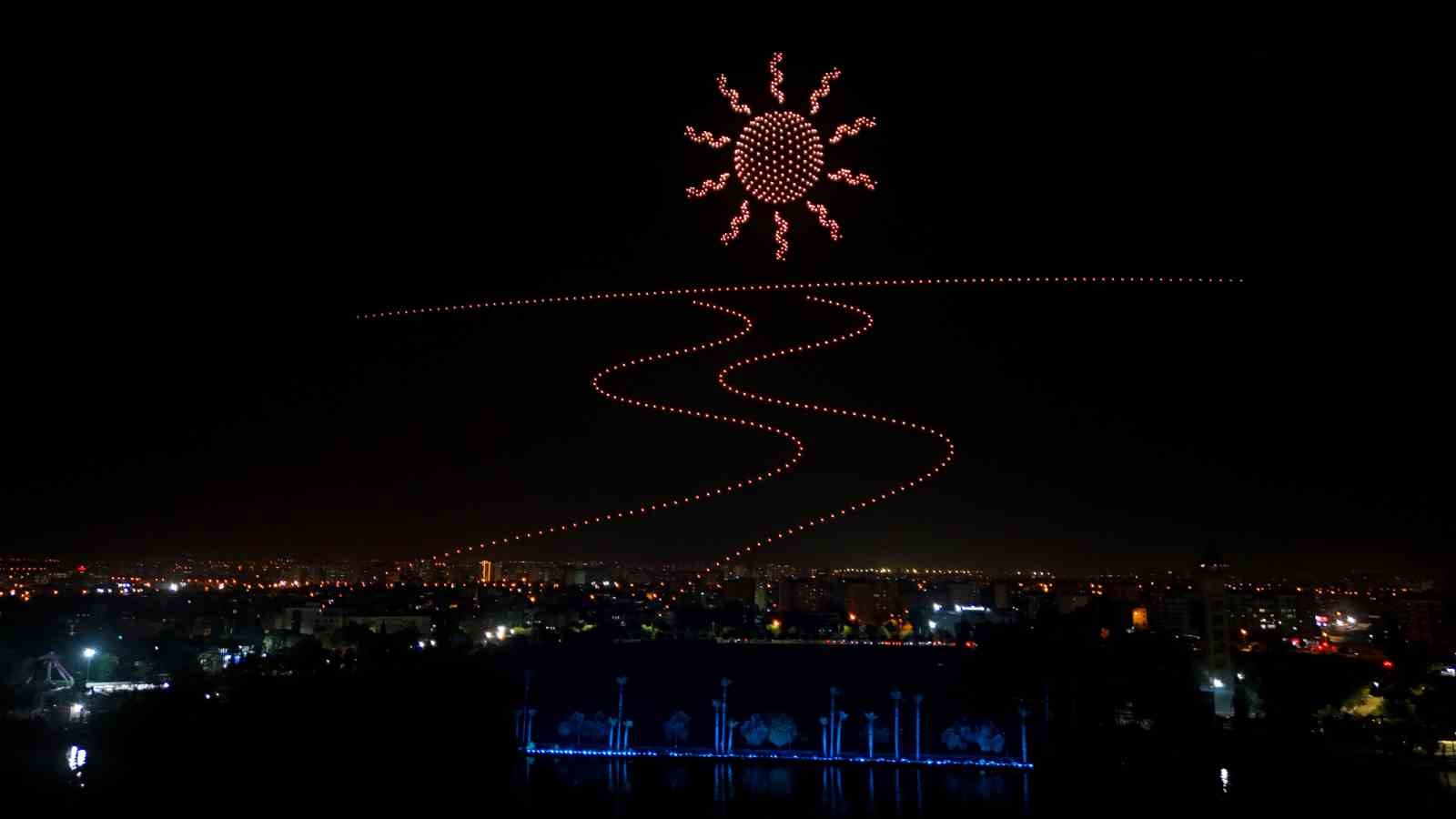 Adana’da dron, lazer ve havai fişek gösterisi görsel şölen oluşturdu