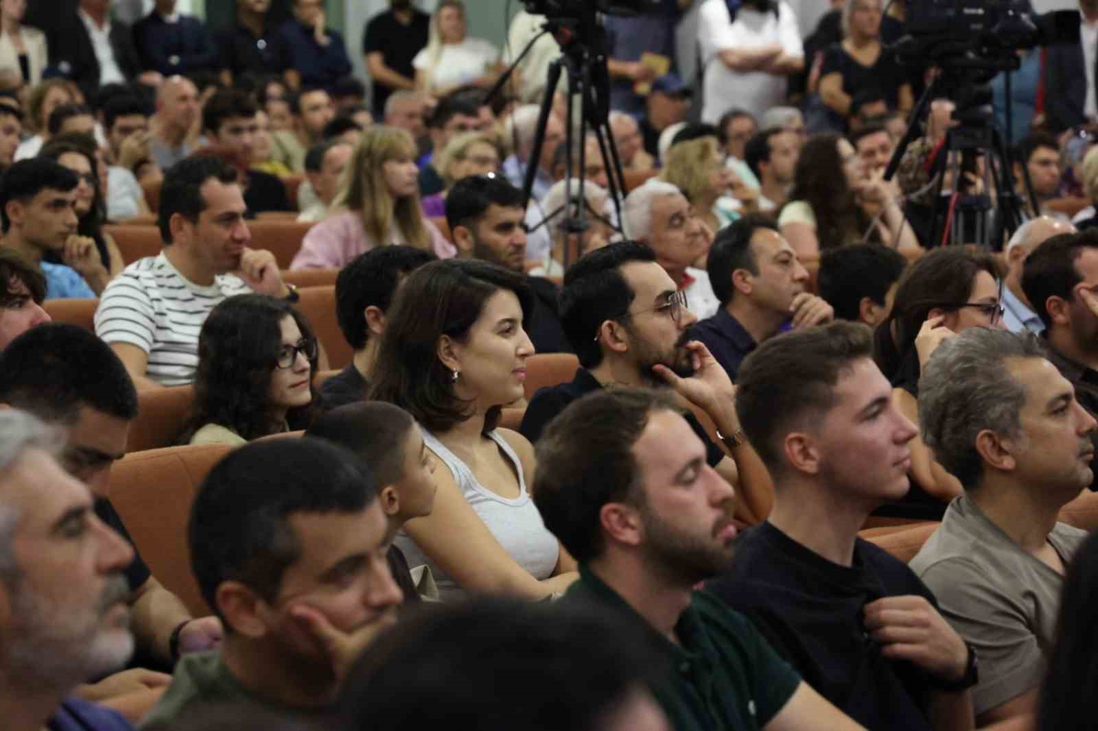 16. Antalya Kitap Fuarı’nda 67 yazar kitaplarını imzaladı