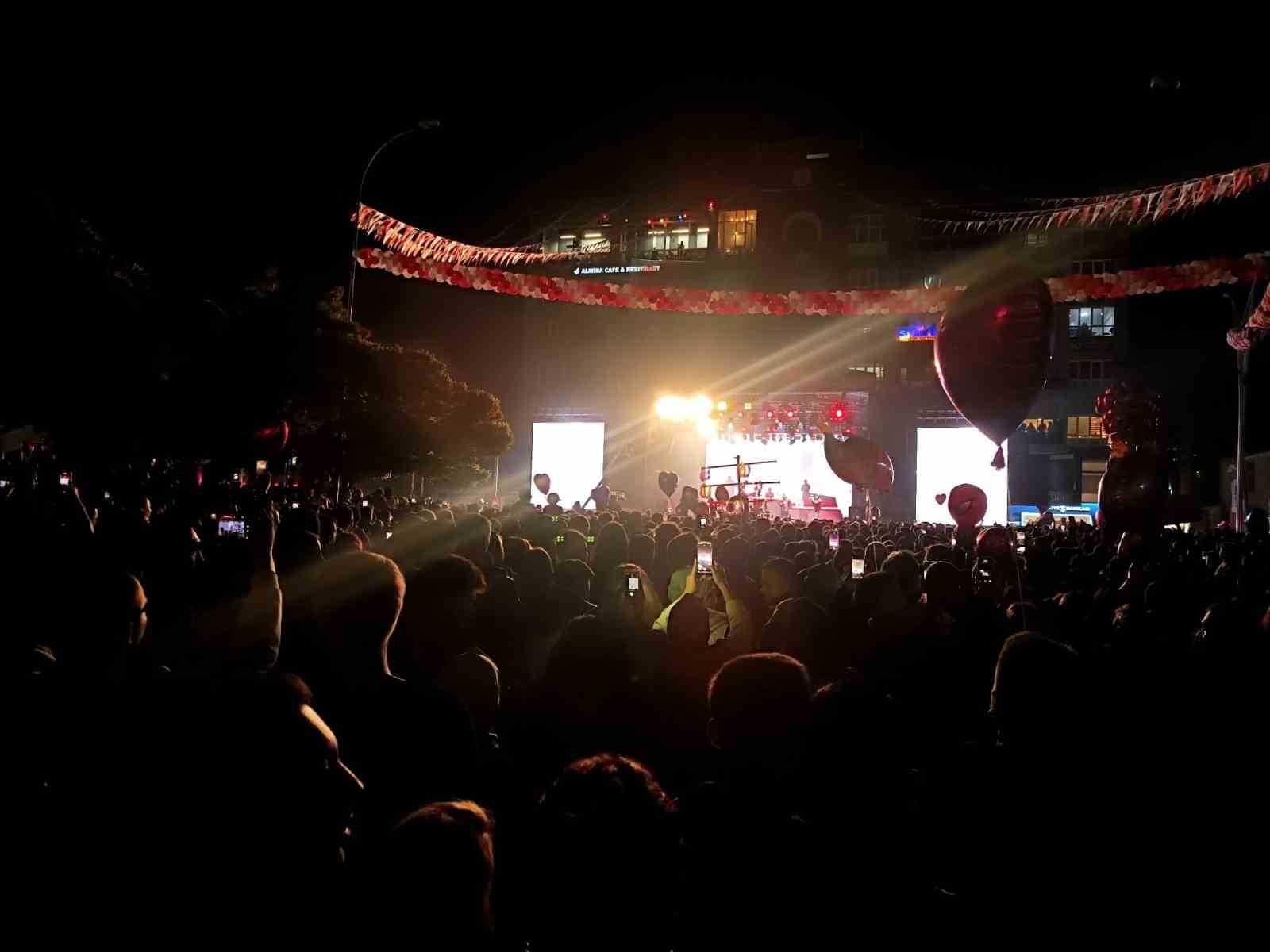 Kaman Ceviz Festivali’nde Ece Seçkin ve Poizi rüzgarı esti