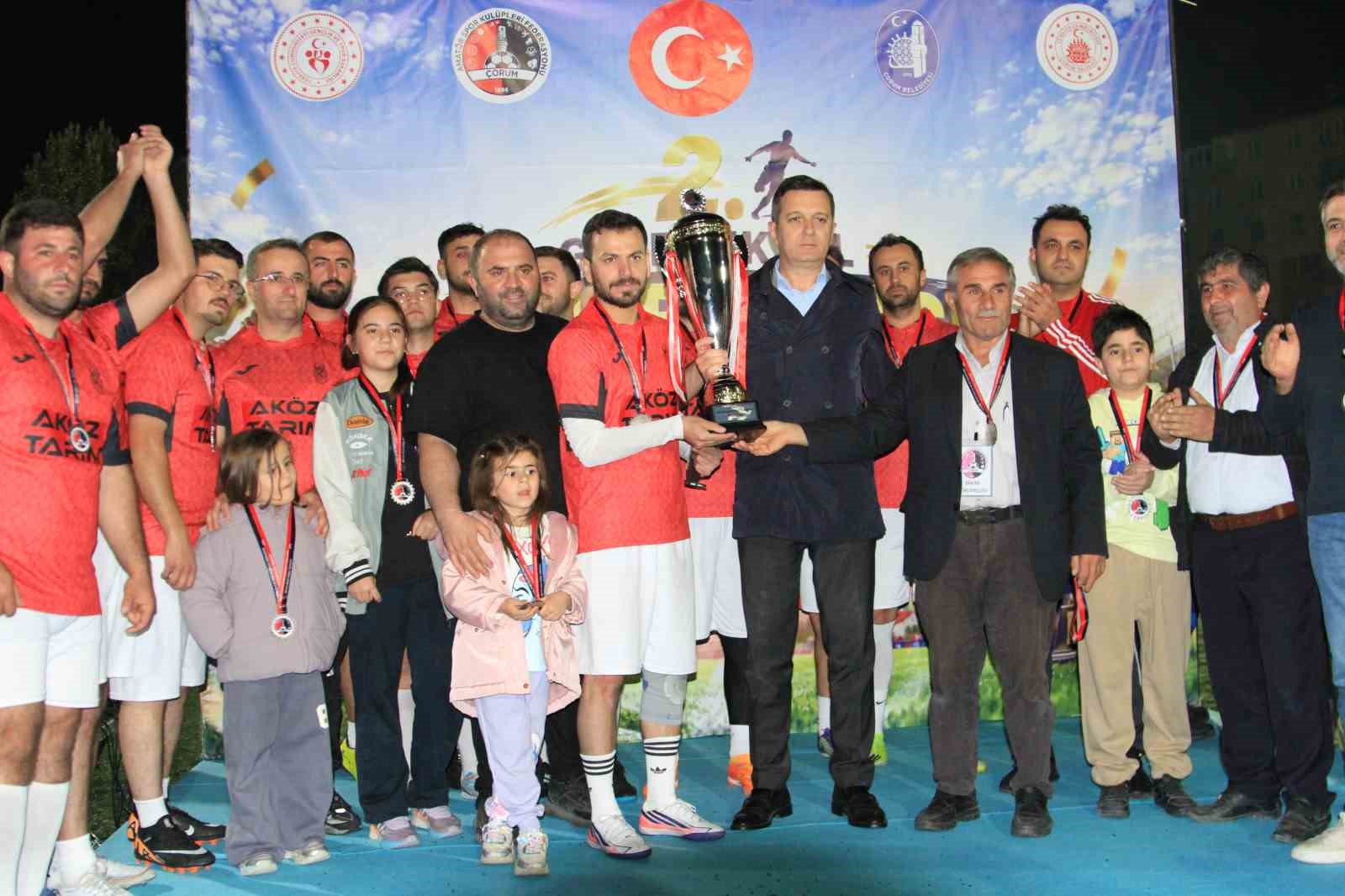 Çorum’da 65 köyün futbol mücadelesi: Şampiyonluğu halay çekilerek kutladılar