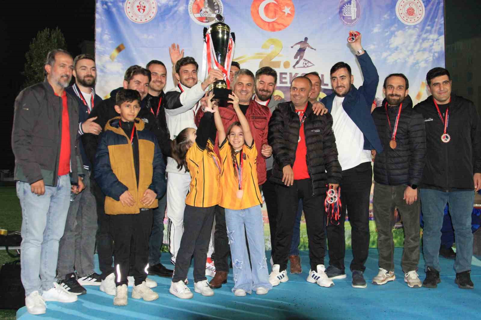 Çorum’da 65 köyün futbol mücadelesi: Şampiyonluğu halay çekilerek kutladılar