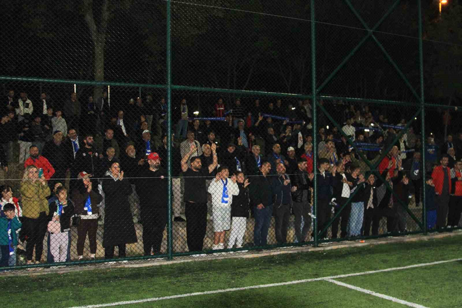 Çorum’da 65 köyün futbol mücadelesi: Şampiyonluğu halay çekilerek kutladılar