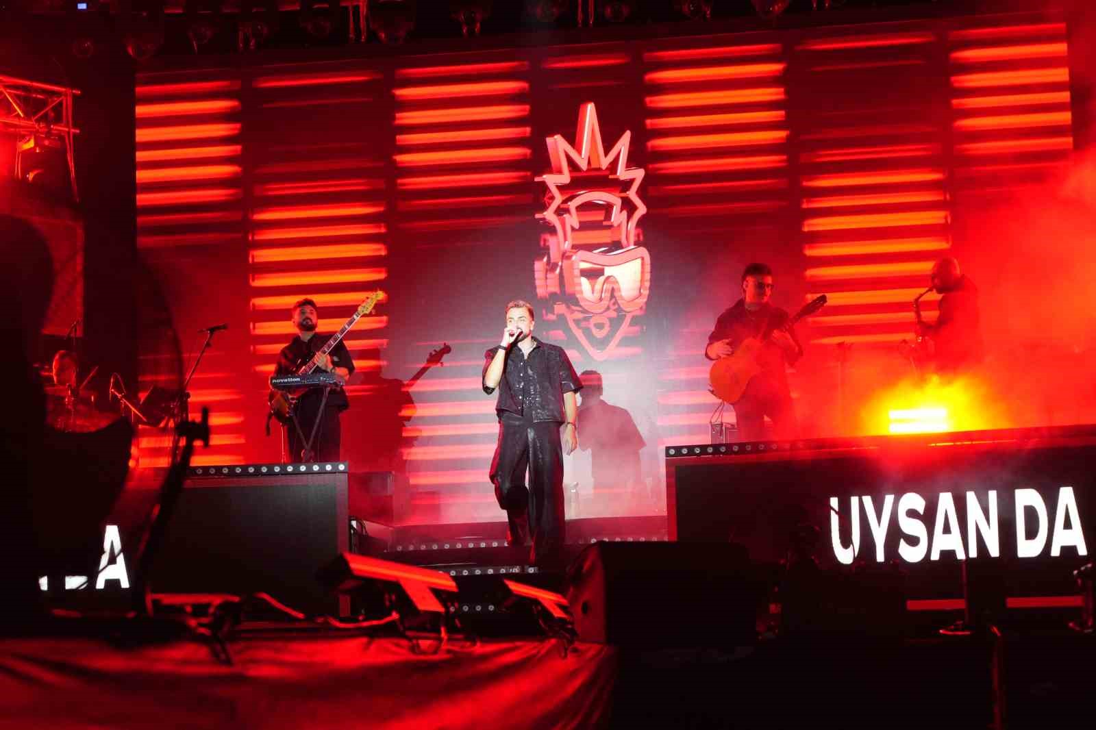 Niğde’de Sefo rüzgarı esti: Binlerce kişi festivalde coştu