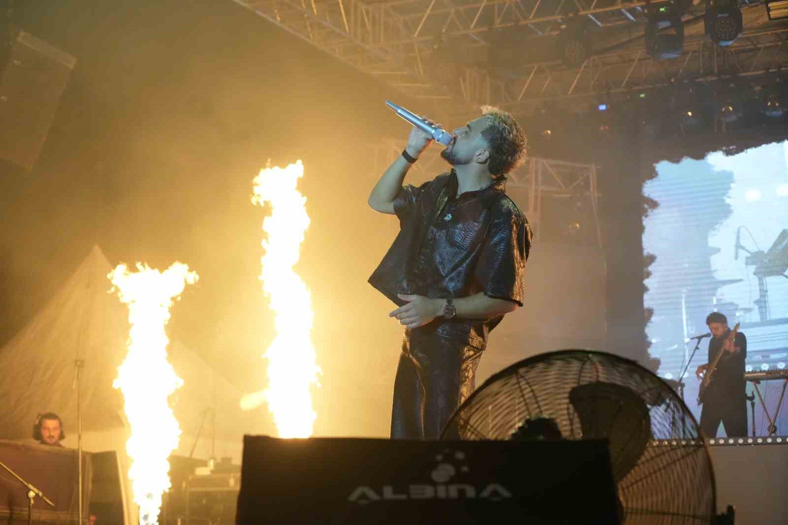 Niğde’de Sefo rüzgarı esti: Binlerce kişi festivalde coştu