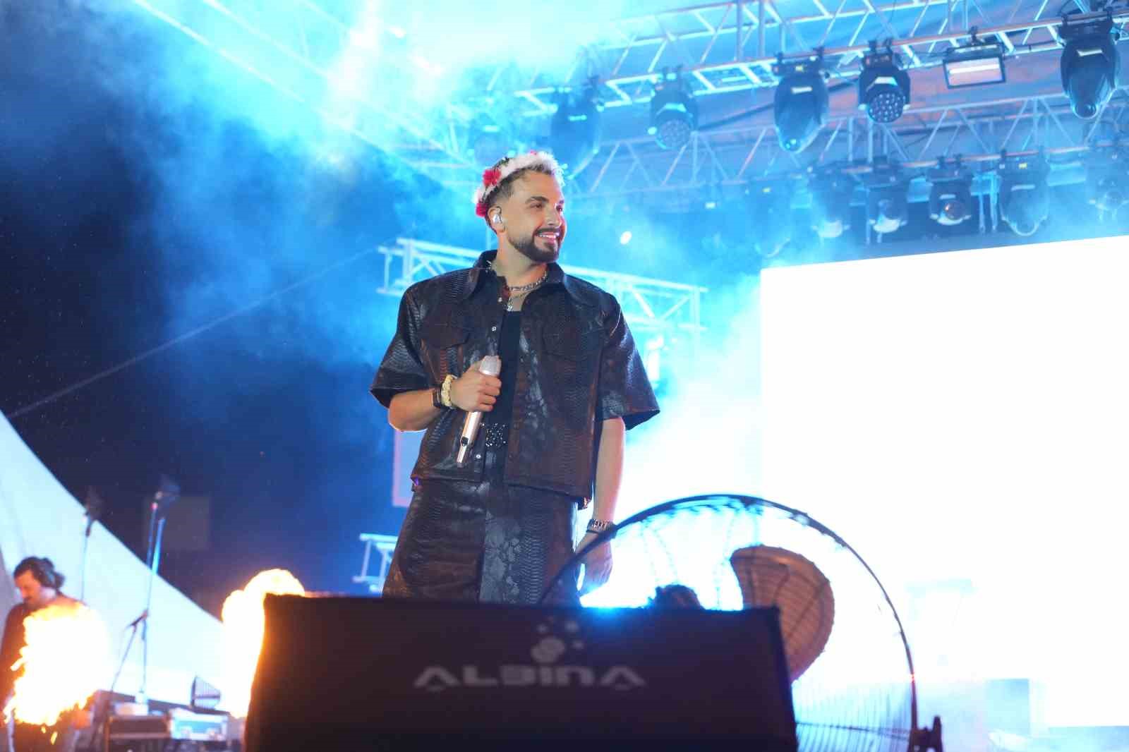 Niğde’de Sefo rüzgarı esti: Binlerce kişi festivalde coştu