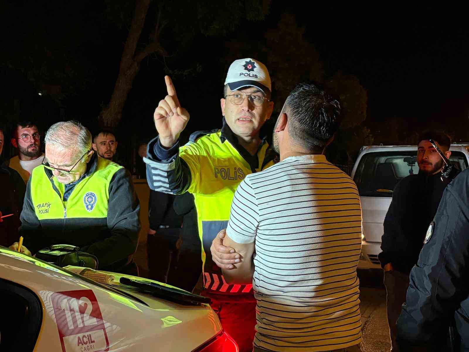 Karşı yola geçen otomobil, motosiklete çarptı: 1 ağır yaralı